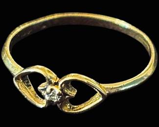 Dainty 14k Gold Double Heart Ring w Small Diamond 0.56g