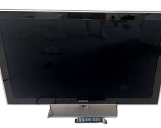 Samsung 52 TV w Remote