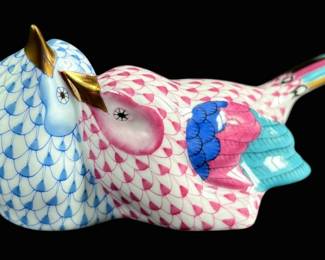 008 Herend Hand Painted Porcelain Lovebirds Figurine