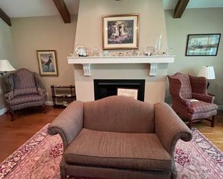 Nice furniture, rugs