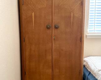 Beautiful Austinsuite Wardrobe
36”(w) x 17.75”(d) x 69.5”(h)