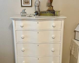 White Dresser
32.75”(w) x 21.25”(d) x 47.75”(h)