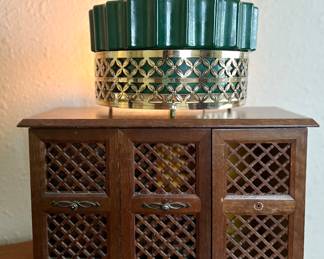 Maddox of California
MCM Television Lamp
Jewelry box dimensions:
14.5”(w) x 6”(d) x 9.25”(h)