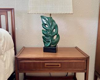 Royal Haeger MCM Lamp
Thomasville MCM Nightstand
26”(w) x 17”(d) x 20.25”(h)