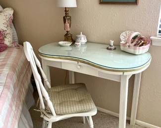 Dimensions:
37”(w) x 20”(d) x 30.5”(h)