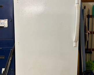 Frigidaire Frost Free Deep Freeze
Model FFH1767GW1