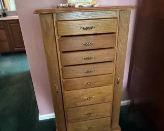 Jewelry chest