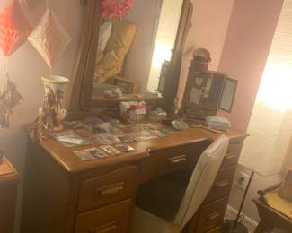 Gorgeous wood and century vanity armoire.
Armoire is in a set with another dresser, a double bed, an armoire, and a tray style side table.