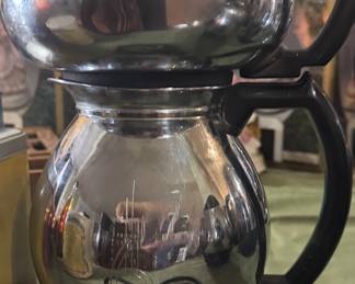 Sunbeam Coffeemaster, C30A, electric coffee maker.
The seal on the top of the pot seals very tightly.
Tested, works, includes cord, the high/low marks on the front of the pot are very clear.
$40 obo