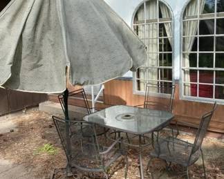 Outdoor Metal Patio Dining Set with Umbrella