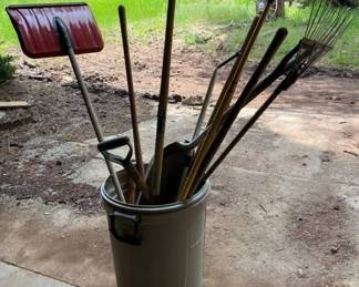 12 Pc Garden Tool Collection with Trash Can