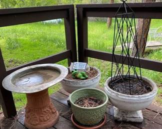 Garden Decor Set with Bird Bath and Pots