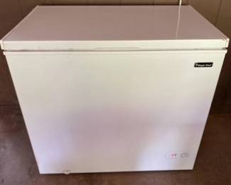 Magic Chef Deep Freezer, Model HMCF7W4