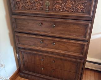 Vintage Italian Walnut Marquetry Gentlemens Semainier Tall Chest of Drawers