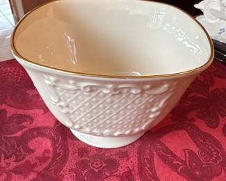 Lenox Canterbury Footed Square Bowl with 25K Gold Trim