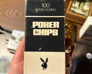 vintage set of 100 interlocking Playboy poker chips in original box