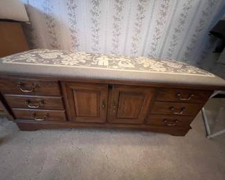 LIKE NEW VINTAGE LANE CEDAR CHEST