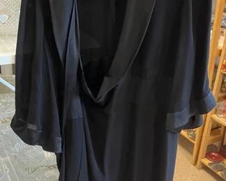 Bloomingdales Long Sleeve Size 20W 100 Silk Wrap Dress AAA2587 $50.00 9017 Airline HWY New Orleans LA 70118 By Appointment 10-4 M-S
