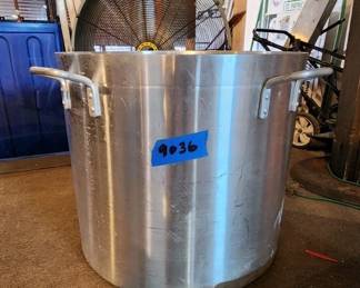 Winco ALHP140H HeavyDuty Aluminum 140qt Stockpot with 4 handles lg9036 $174.99