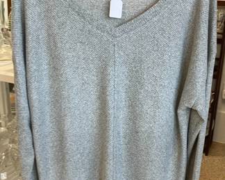 GAP Grey Super Soft XL Vneck Unisex Sweater AAA2591 $25.00 9017 Airline HWY New Orleans LA 70118 By Appointment 10-4 M-S
