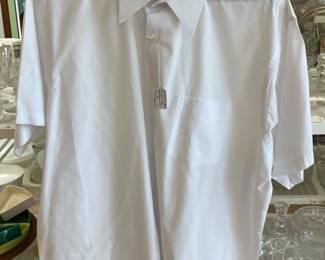 Van Heusen Poplin Mens Size 18.5 Button Up Shirt AAA2607 $34.99 AAA Vintage Shop 9017 Airline HWY New Orleans LA 70118 By Appointment 10-4 M-S