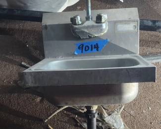 LG9014 Krowne Stainless Steel Business / Commercial / Industrial Grade Sink $40.00