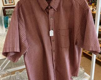 Van Heusen Plaid Short Sleeve Size XL Seersucker Shirt AAA2582 $20.00 9017 Airline HWY New Orleans LA 70118 By Appointment 10-4 M-S
