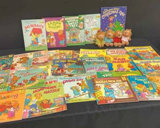 Lot Of 41 The Berenstain Bears Books W Plushies