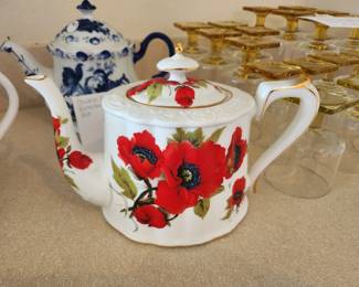 New Gracie White, Red & Green Floral Gold Trim Coffee Tea Pot