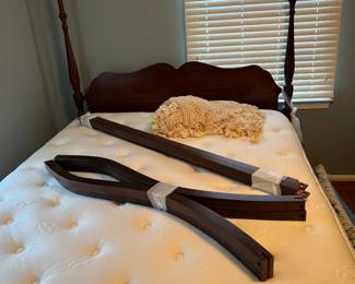 4 Poster/Canopy Queen Bed,