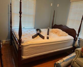 4 Poster/Canopy Queen Bed,