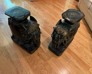 2 matching ceramic elephants - Make great side tables