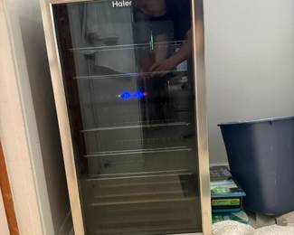 Wine refrigerator