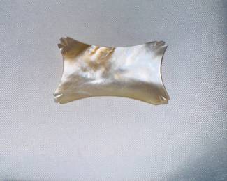 PRETTY ANTIQUE MOTHER OF PEARL THREAD WINDER * C1850