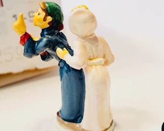 VINTAGE GOEBEL OLSZEWSKI MINIATURES MAMA & PAPA 692-P
1989
