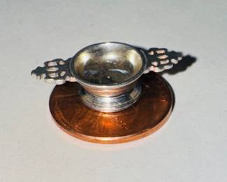 Vintage Williamsburg porridges/pewter
Miniature