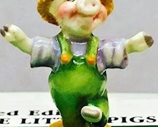 Goebel Olszewski Collection | LITTLE STRAW PIG FIGURINE 679-P 679P US