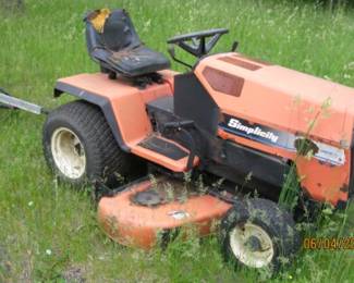 LAWN TRACTOR