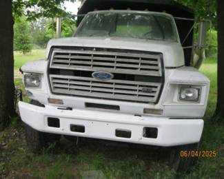 1980 FORD F800 TRUCK