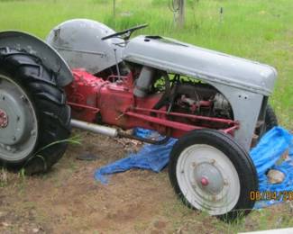FORD 8N TRACTOR
