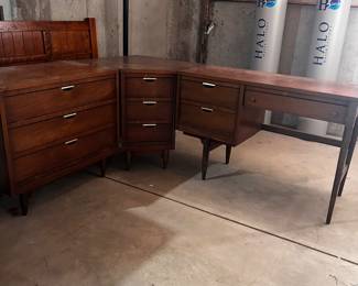 United Furniture mid century corner bedroom set