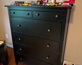 Furniture: Quality 6 Drawer Chest