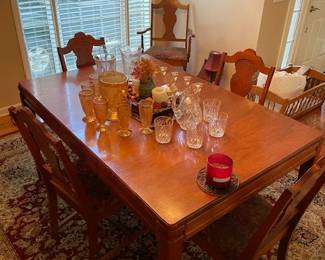 Elegant (in it's understated style ) Walnut or Cherry Dining Room Table w/Matching Captains Chair and Side Chairs