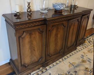 Mahogany side cabinet/buffet