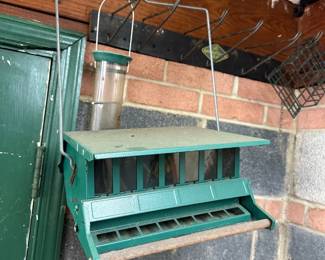 Steel wildlife bird feeder