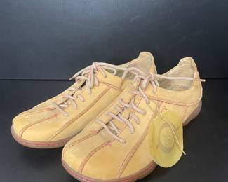 BORN shoes new