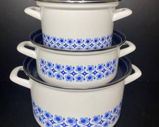 MCM enamelware pot set vtg