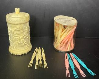 Vintage carved plastic cocktail pick holder & carved picks
