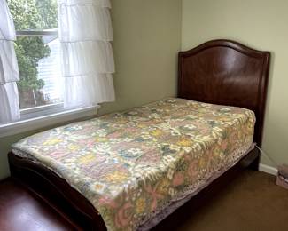 TWIN BED IN EXCELLENT CONDITION