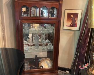 Vintage Pulaski curio cabinet.